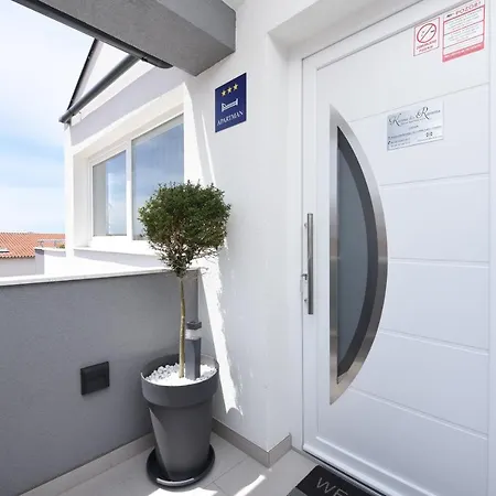 Deluxe Korina & Ramona