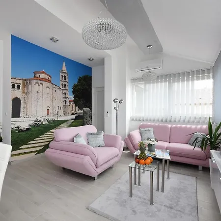 Deluxe Korina & Ramona Гостьовий будинок 4*