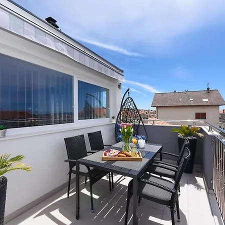 Guest house Deluxe Korina & Ramona 3*