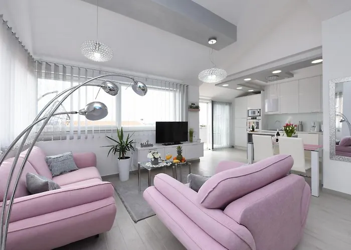 Deluxe Korina&ramona 4*