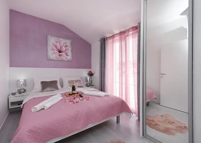 Deluxe Korina&ramona