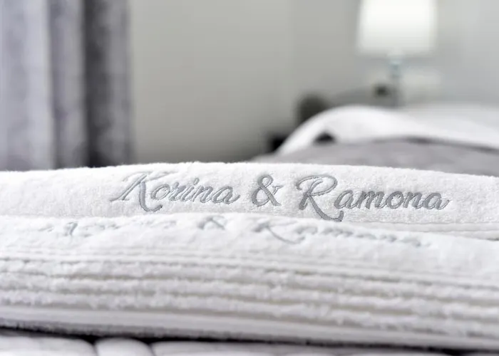 Deluxe Korina&ramona