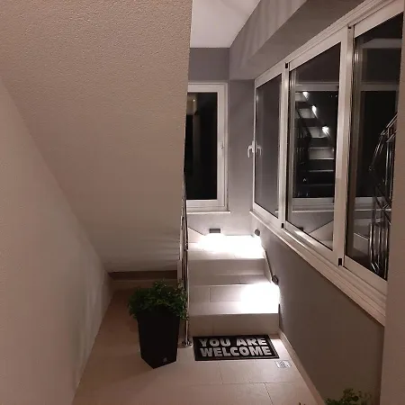 Deluxe Korina & Ramona