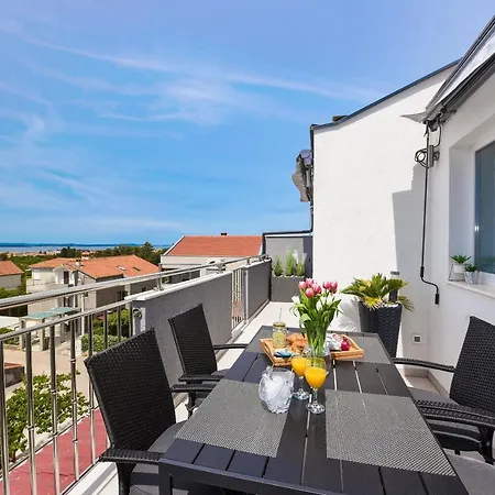 Deluxe Korina & Ramona Πανσιόν