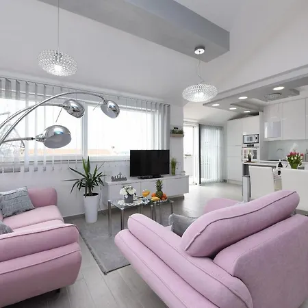 Deluxe Korina & Ramona 4*