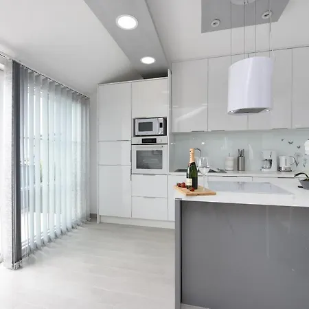 Πανσιόν Deluxe Korina & Ramona 4*