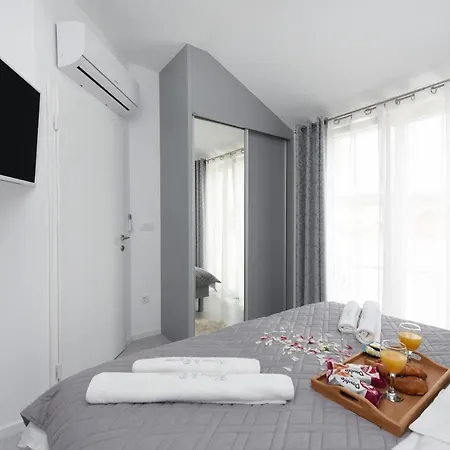 Deluxe Korina & Ramona Πανσιόν Ζαντάρ