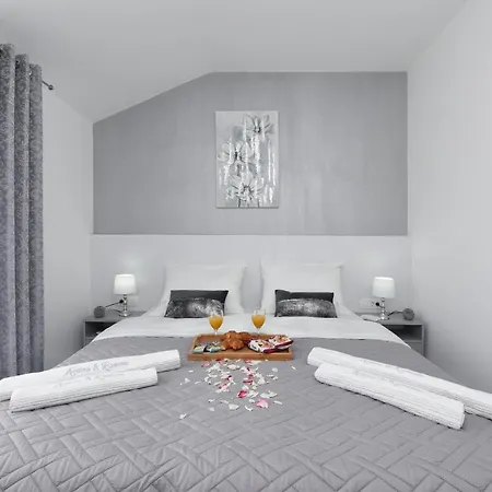 Πανσιόν Deluxe Korina & Ramona Ζαντάρ