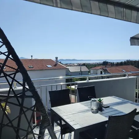 Πανσιόν Deluxe Korina & Ramona Ζαντάρ