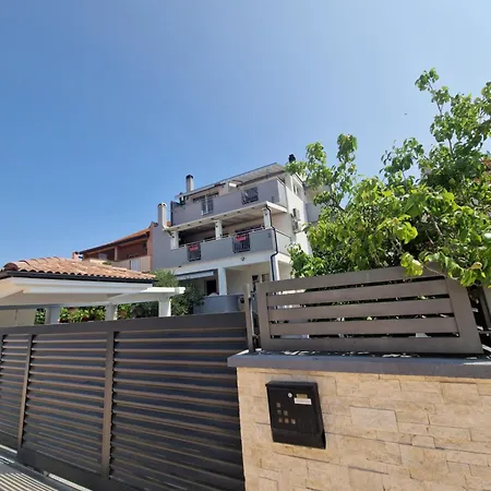 Deluxe Korina & Ramona Ζαντάρ