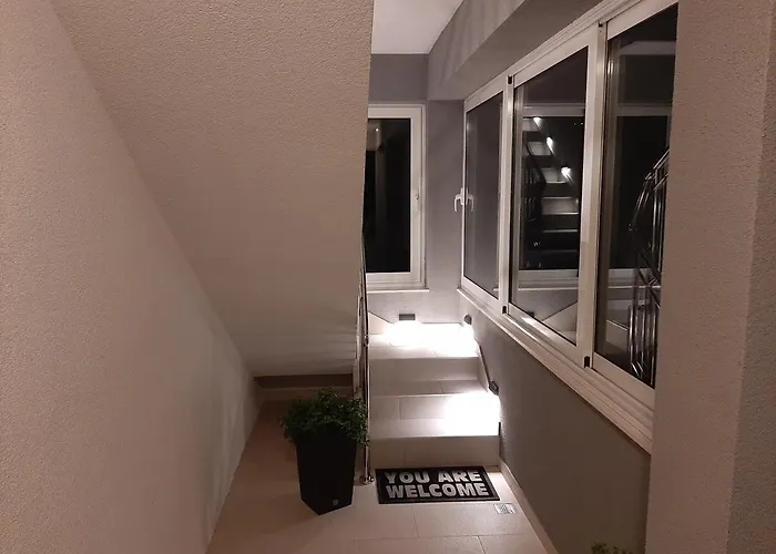 Deluxe Korina & Ramona