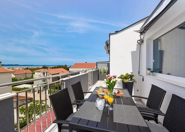 Deluxe Korina & Ramona Gæstehus