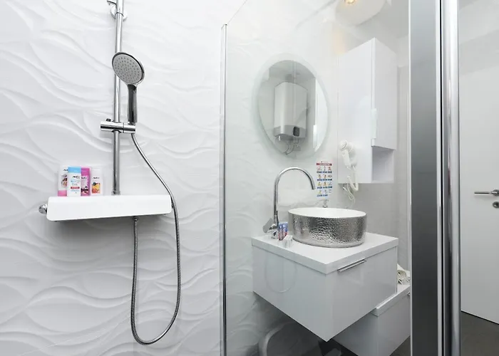 Deluxe Korina & Ramona Zadar