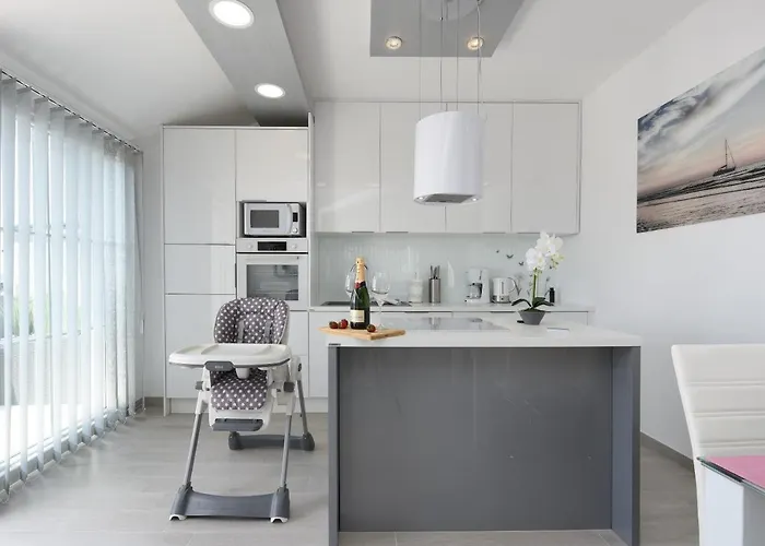 Deluxe Korina & Ramona Zadar