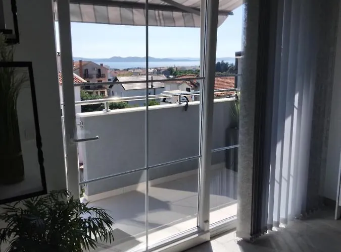 Deluxe Korina & Ramona Zadar