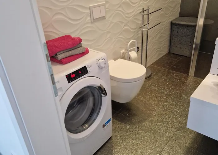 Guest house Deluxe Korina & Ramona 4*