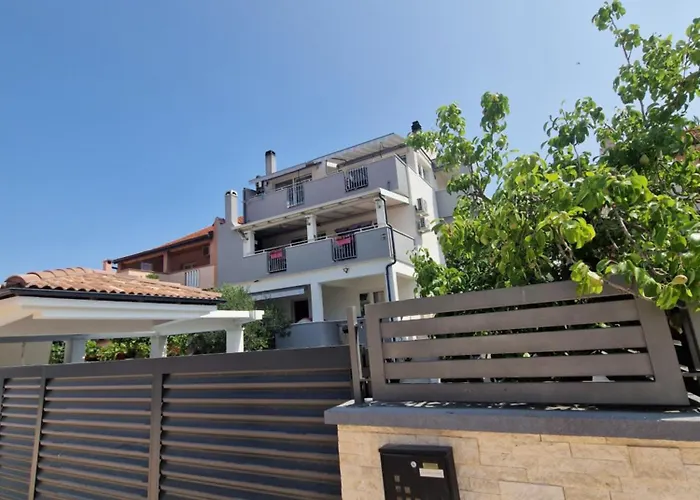 Deluxe Korina & Ramona Zadar